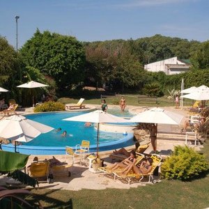 Area de parque y piscina