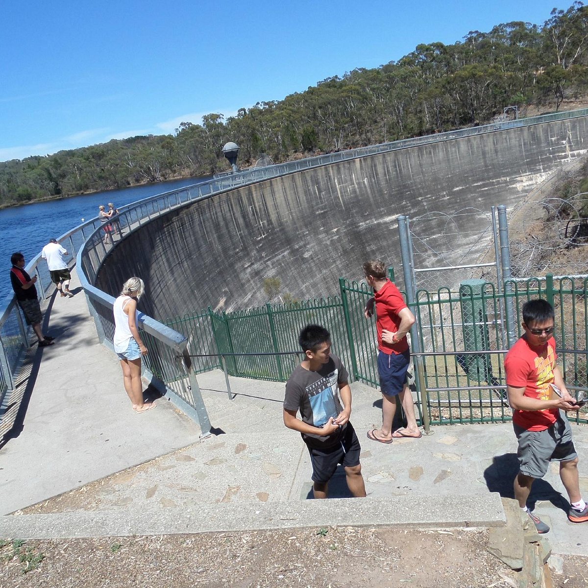 Whispering wall. Whispering Wall Australian.