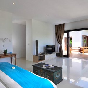 suite room scene estate