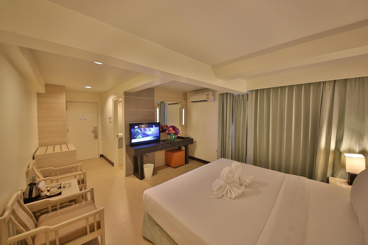 Sunshine Hotel & Residences Rooms: Pictures & Reviews - Tripadvisor