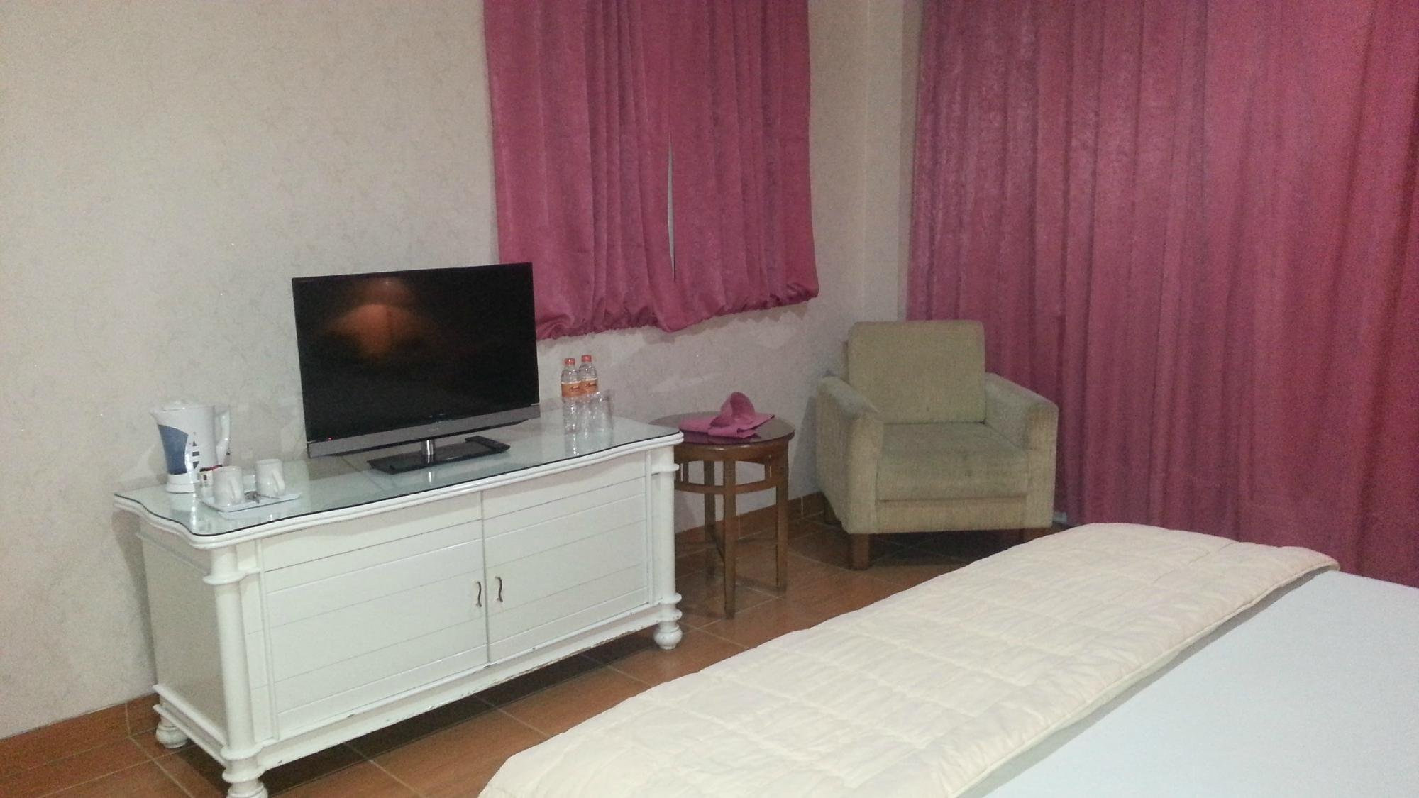 BRAJA MUSTIKA HOTEL & CONVENTION CENTRE - Prices & Reviews (Bogor, Indonesia) BRAJA MUSTIKA HOTEL & CONVENTION CENTRE - Prices... 