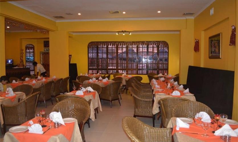 Nalis Indian Restaurant Sitting