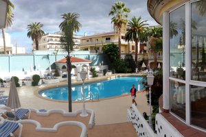 Piscina y playa