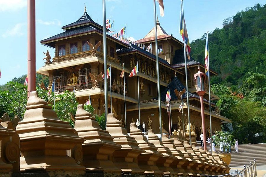 Mahamevnawa Buddhist Monastery Polgahawela image