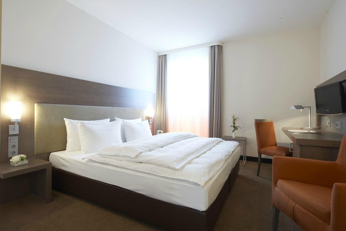 Intercityhotel Berlin Airport Area North Rooms: Pictures & Reviews ...