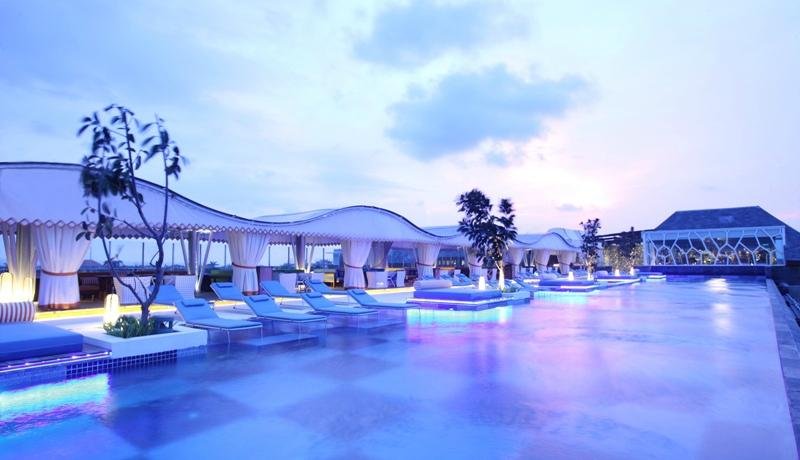 Skyward 50m Infinity Pool