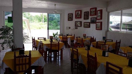 Servicio de comedor todo el día.