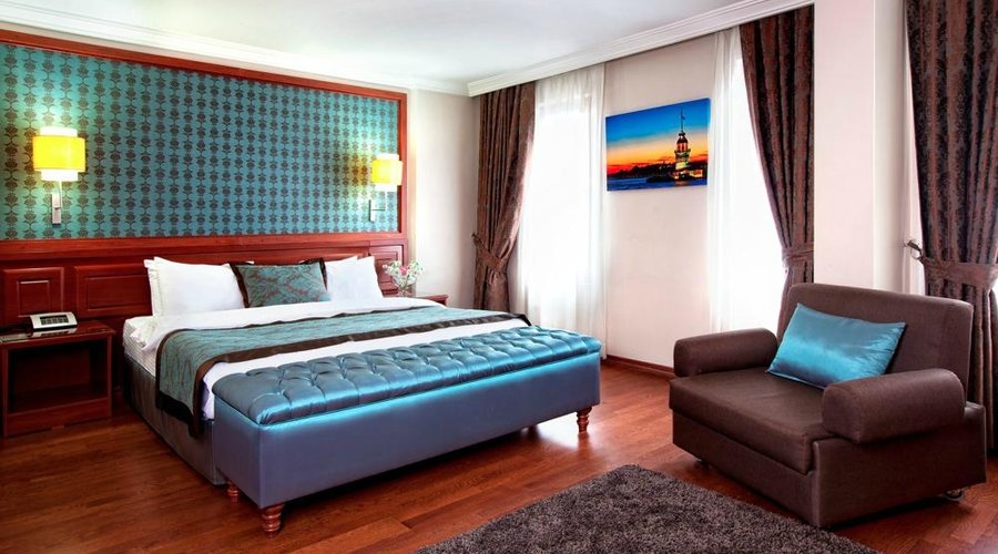 Deluxe Corner Room