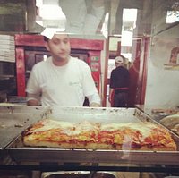 La Pizzeria Jolly di via Ettore Bugatti 2-8