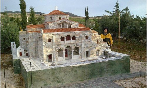 2014! The famous temple of Panagia Ekatontapiliani!