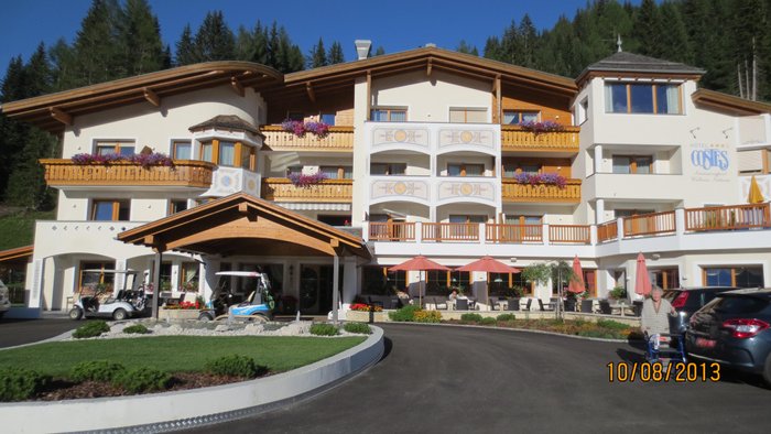 hotel costes corvara booking