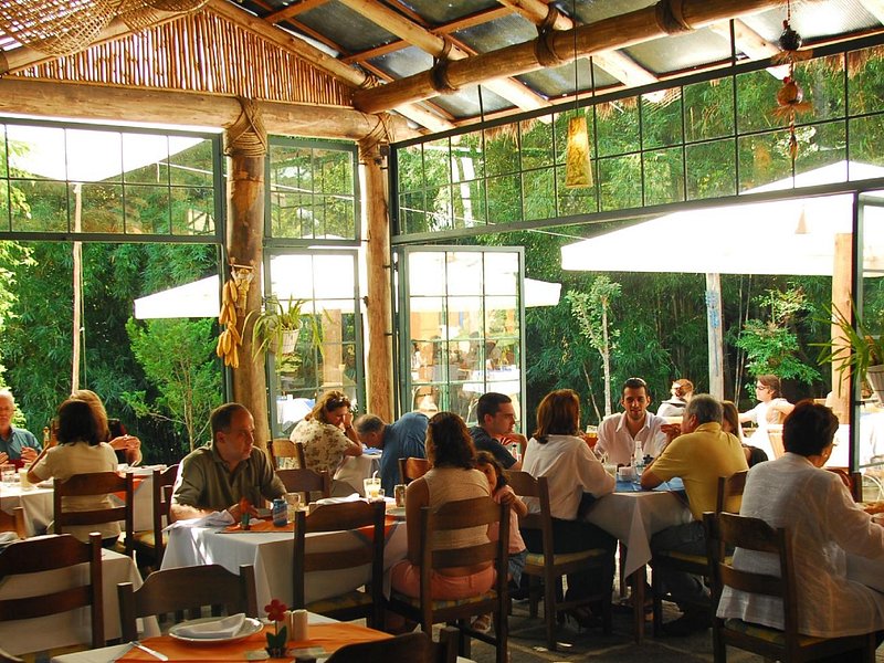 Restaurante classico de Petrópolis com picanha no ponto perfeito e bat