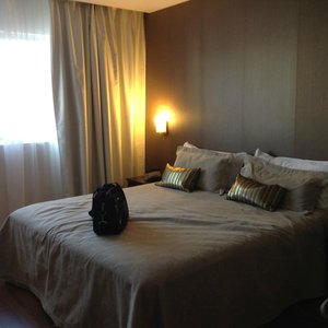 Cama y ventana