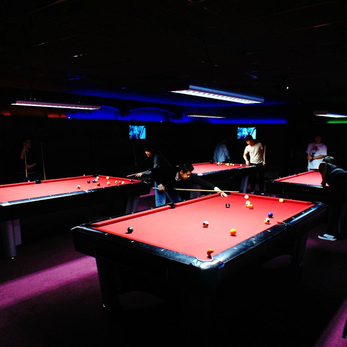 Le Spot Billiard Lounge