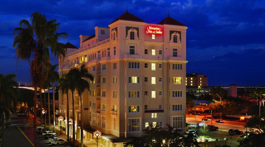 Downtown Bradenton, Dust at the Hampton Inn & Suites