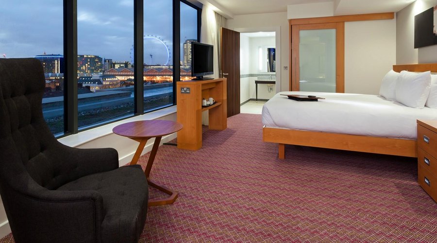 Queen room with city view