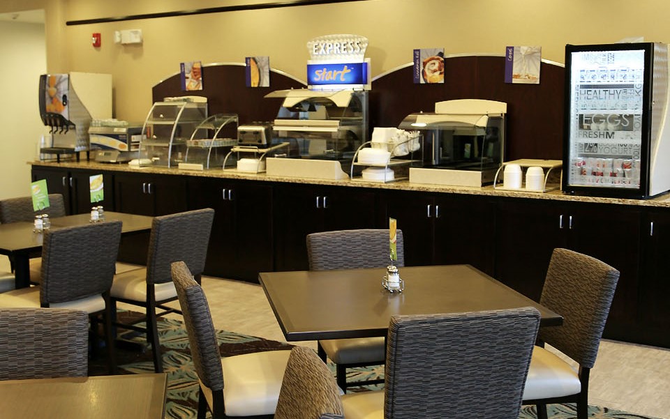 Hotel photo 4 of Holiday Inn Express & Suites Emporia Northwest An IHG Hotel.