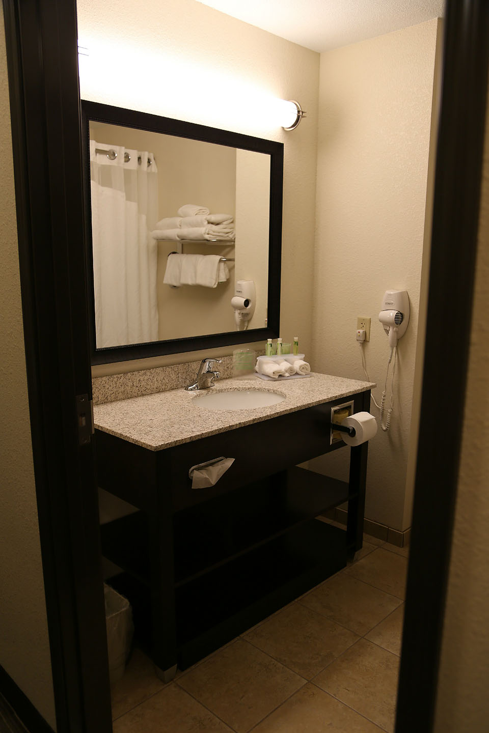 Hotel photo 25 of Holiday Inn Express & Suites Emporia Northwest An IHG Hotel.