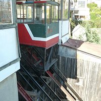 Der Fahrstuhl/Schrägaufzug El Peral in Valparaiso