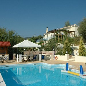 Pool and bar with the big villa behind