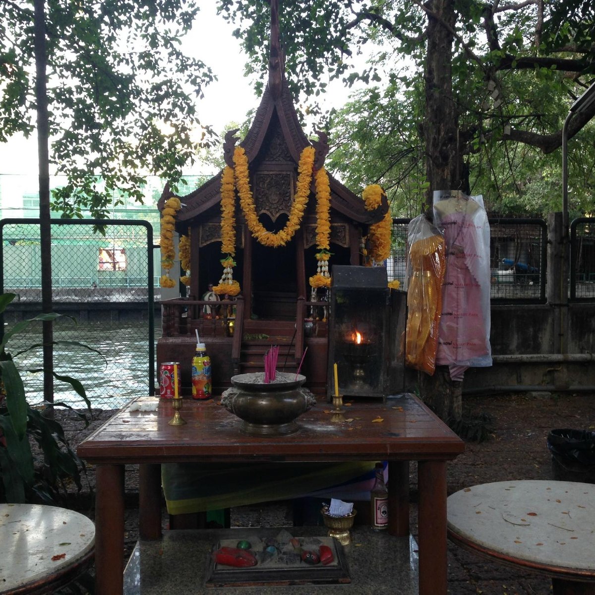 Shrine of the Goddess Tubtim, Бангкок - Tripadvisor