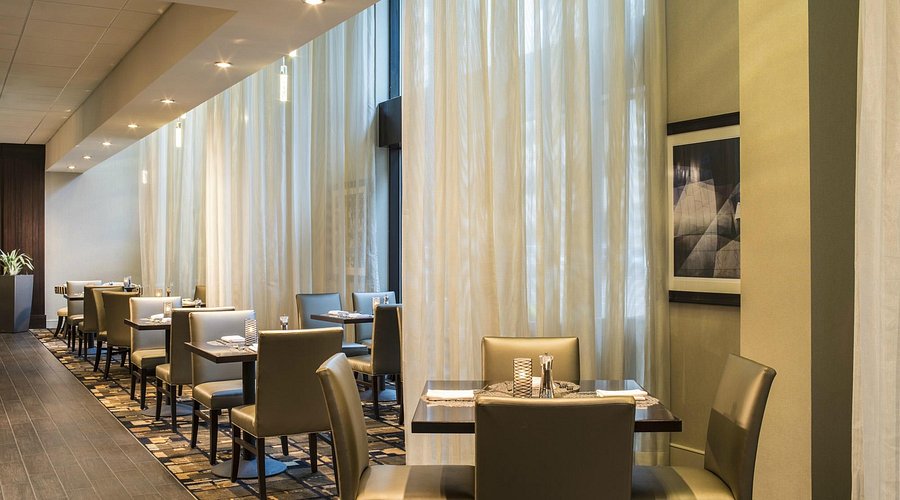 211 Restaurant & Lounge
