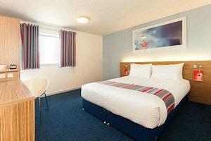 Travelodge Great Yarmouth Hotel in Gorleston-on-Sea, image may contain: Corner, Dorm Room, Monitor, Screen