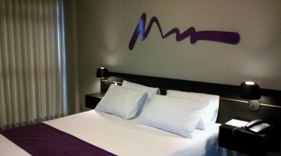 Apartamento Standard, cama box, ar condicionado, cofre,telefone e mesa de trabalho