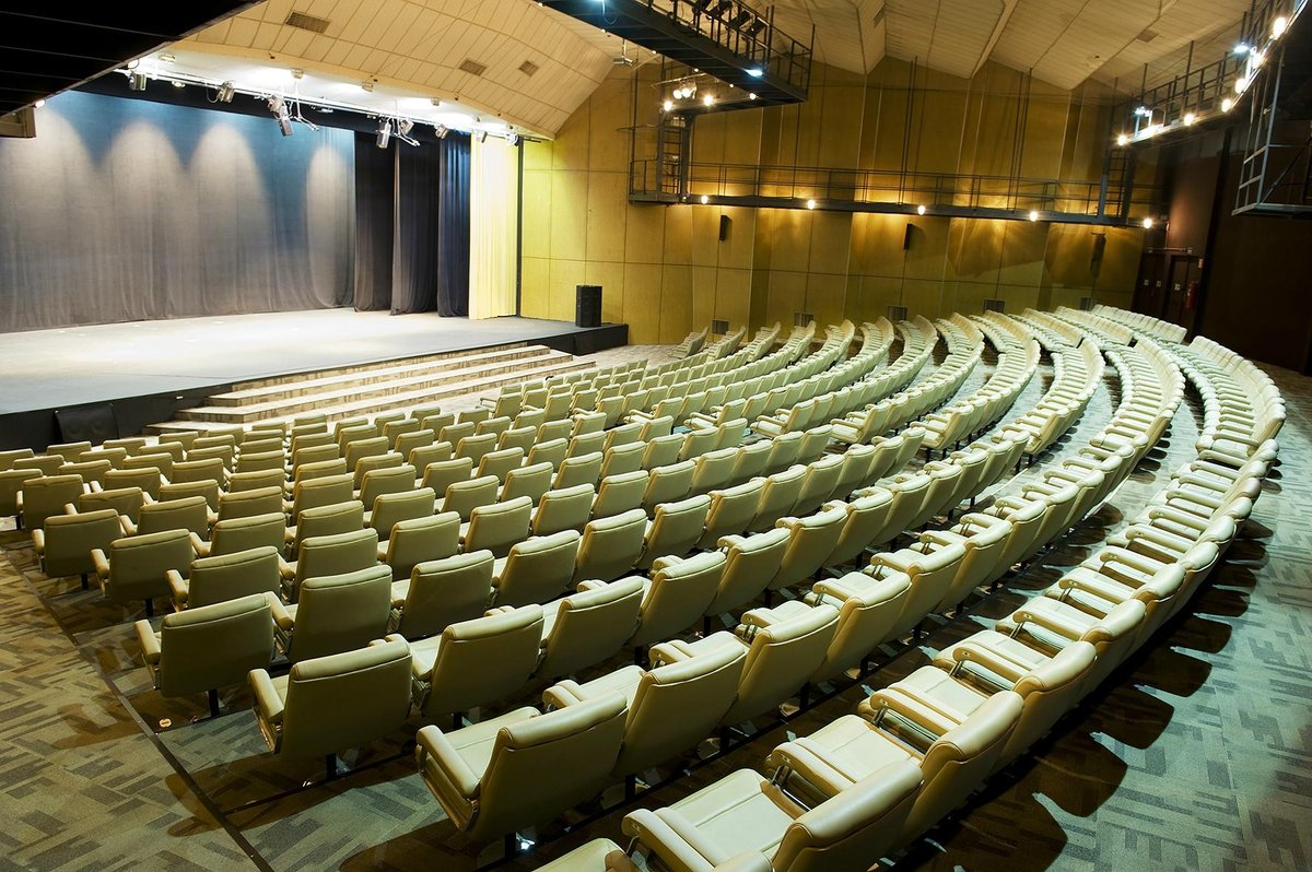 Músicos participam da semifinal do Femag no Teatro Procópio Ferreira