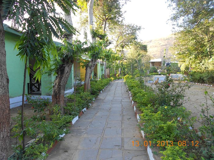 pathway to rooms