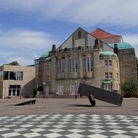 Theater mit Foyer