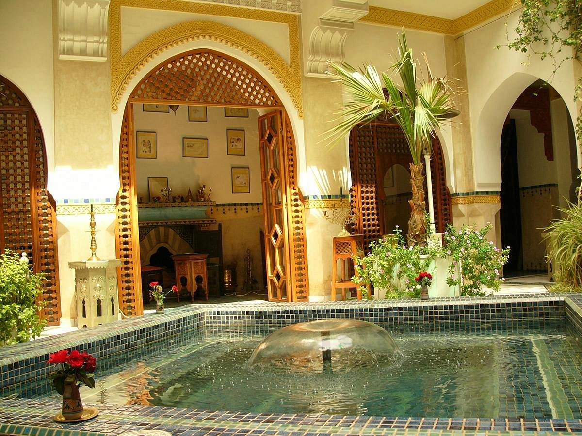 Включи маракеш. Riad 455 Agadir. Фотосессия марокканский Риад. Арабский Риад. Внутренний двор с фонтаном Марокко.