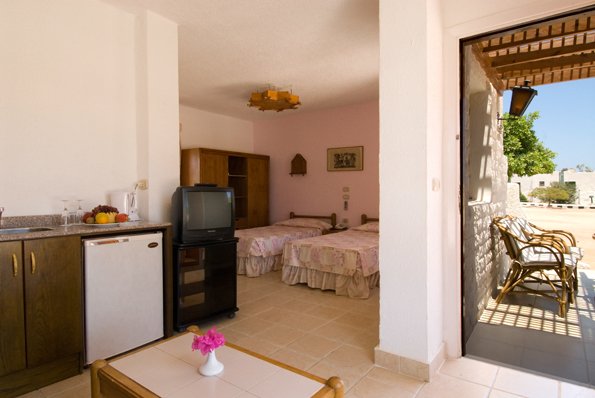 Enjoy and relax with the privacy of bungalow with sea and garden view