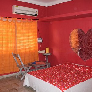 Red color theme room