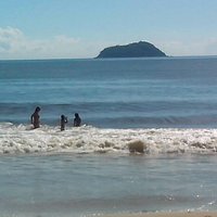 Ilha Feia ao Fundo