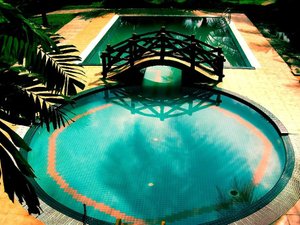 Pool & Beach
