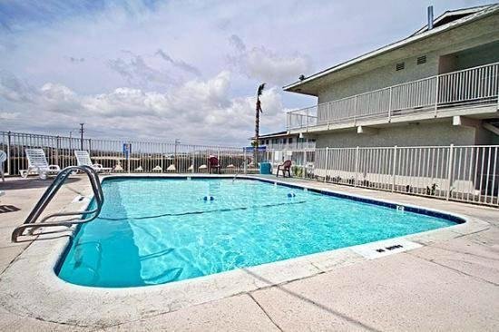 outdoo pool