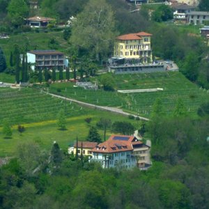 Links Casa Stella, rechts Paladina, unten Dio Aiuta