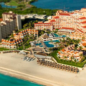 Wyndham Grand Cancun All Inclusive Resort &amp; Villas, hotel in Cancun