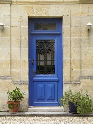 Cadenas Et Boulon Sur La Porte Bleue Photo stock - Image du anglais, bleu:  263505110