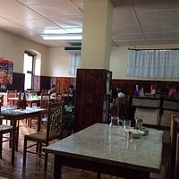 O salão não tem luxo mas a comida é maravilhosa