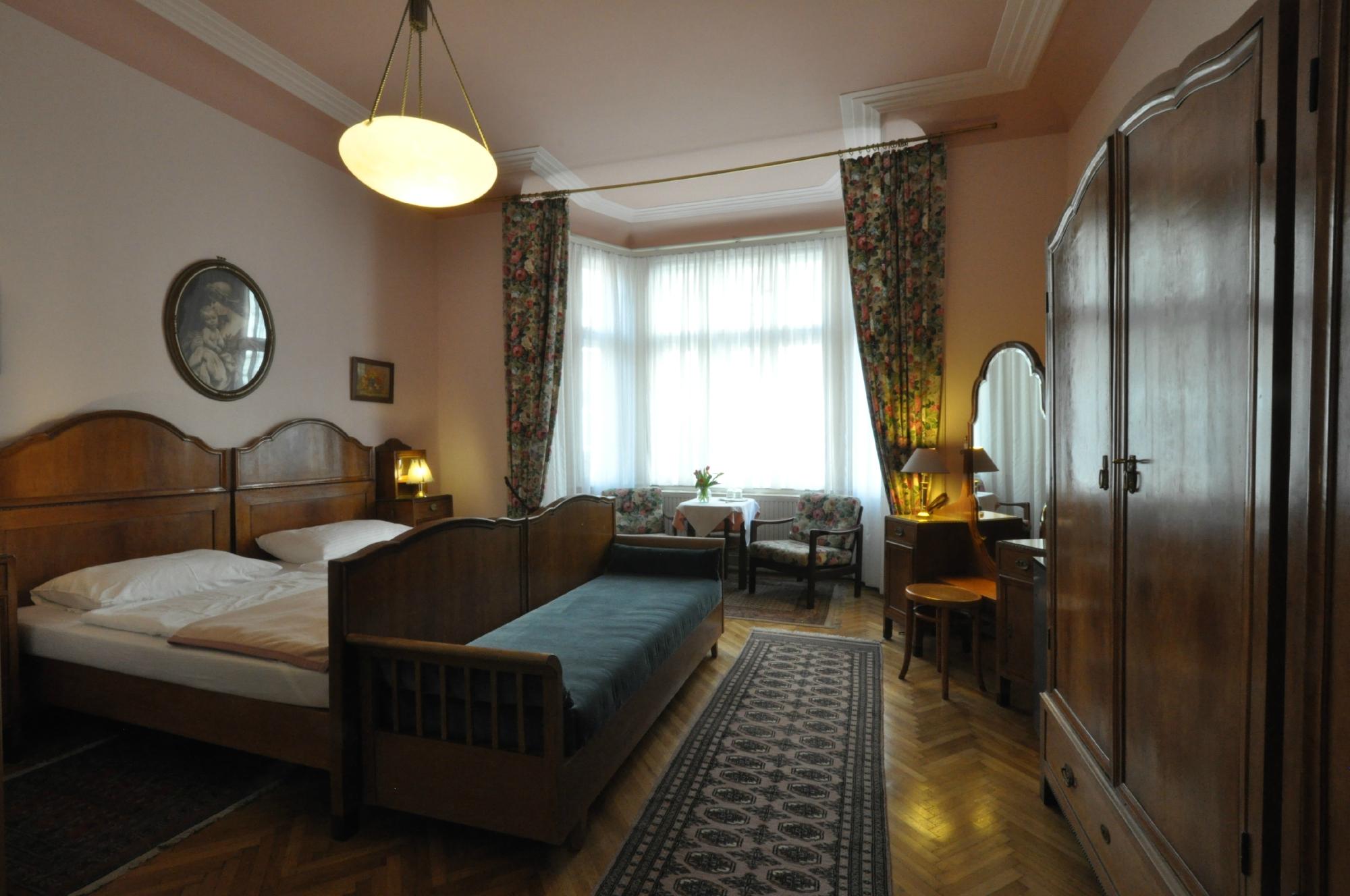 HOTEL PENSION BOSCH Prices Reviews Vienna Austria