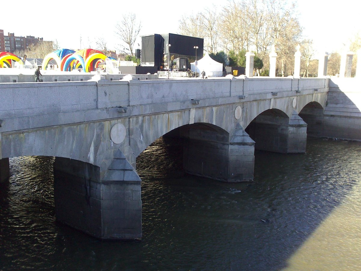 Explanada de puente del rey