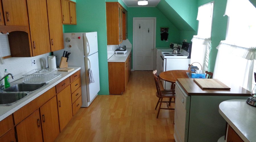 Suite 2: Kitchen
