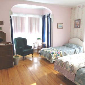 Suite 2: Maple Bedroom