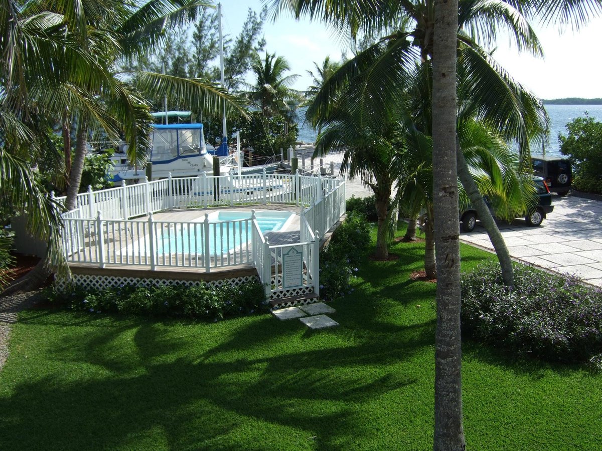 Tarpon Flats Inn & Marina Beach: Pictures & Reviews - Tripadvisor