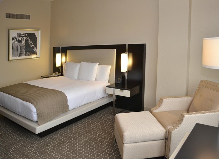 DoubleTree by Hilton Hotel Houston Hobby Airport Rooms: Pictures ...