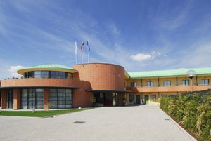 Luna Hotel Motel Lago Maggiore in Oleggio Castello, image may contain: Office Building, Convention Center, Villa, School