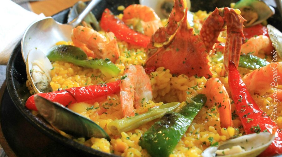 A pretty pan of paella marinara