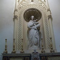 Statua della Madonna con Bambino